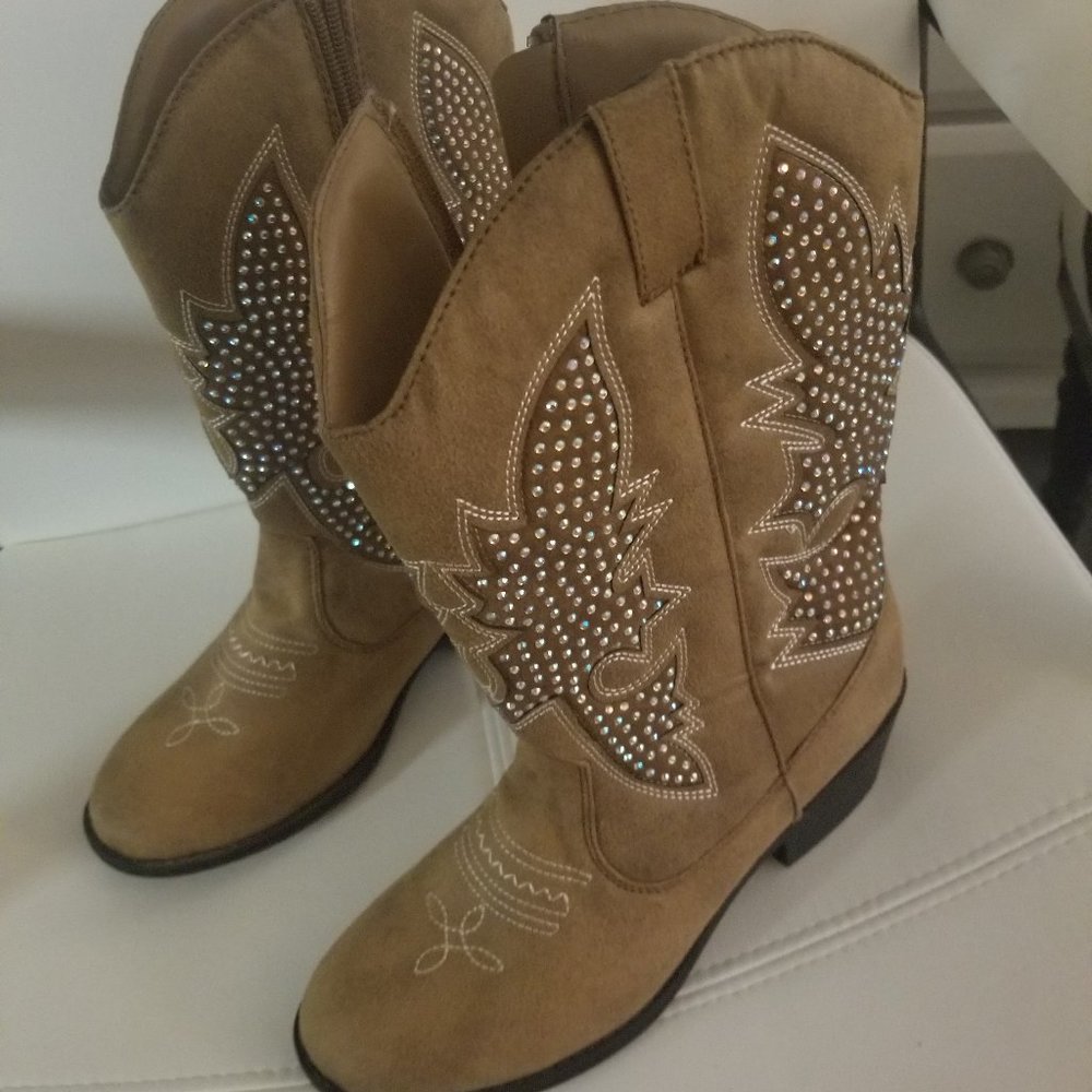 Swede Boots In Excellent Condition